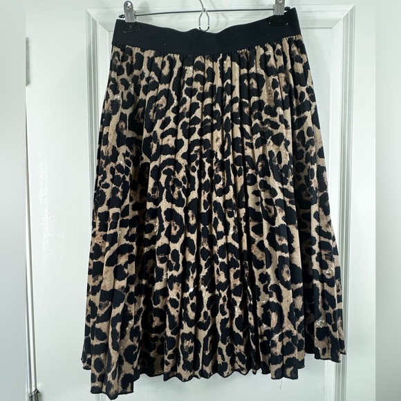 Dresses & Skirts - Leopard Print Pleated Midi Skirt